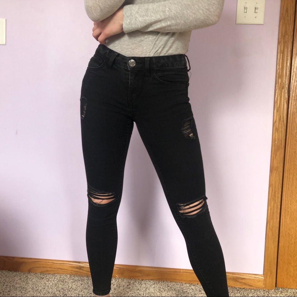 Ripped black skinny jeans